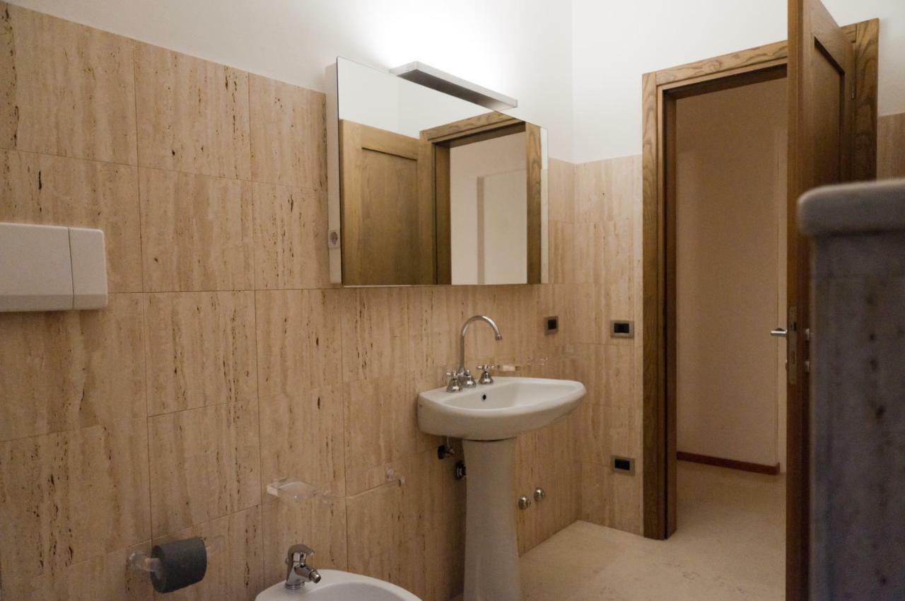 Casale Del Sole Garda Bed & Breakfast Monzambano Exterior photo
